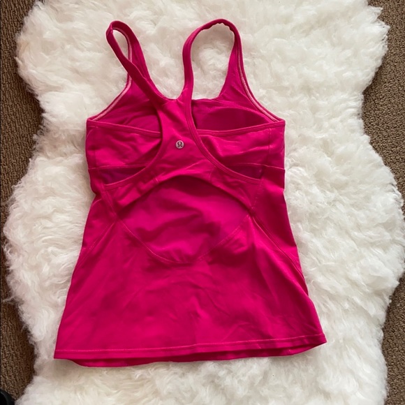 Like new! Lululemon crossback tip - Picture 2 of 3